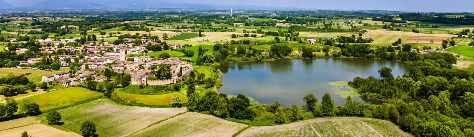 Castellaro Lagusello e il suo lago, Lombardia