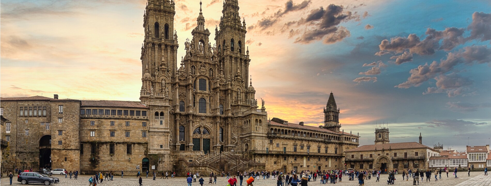Vista panoramica di Praza do Obradoiro e della Cattedrale, a Santiago de Compostela | Eden Viaggi