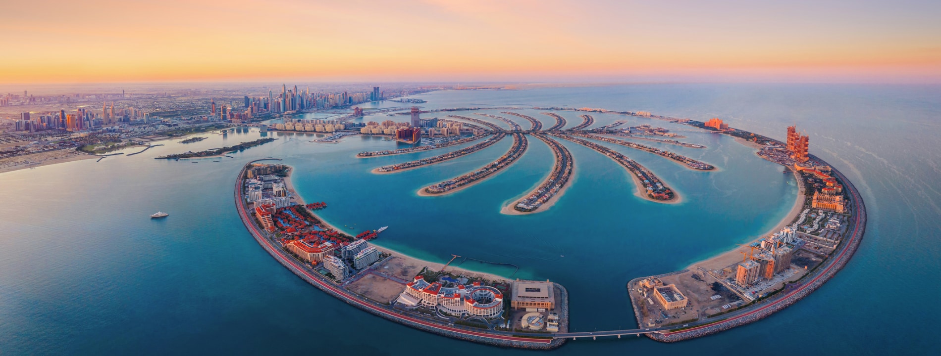 Vista aerea dell'isola di Palm Jumeirah, dello skyline del centro di Dubai, Emirati Arabi