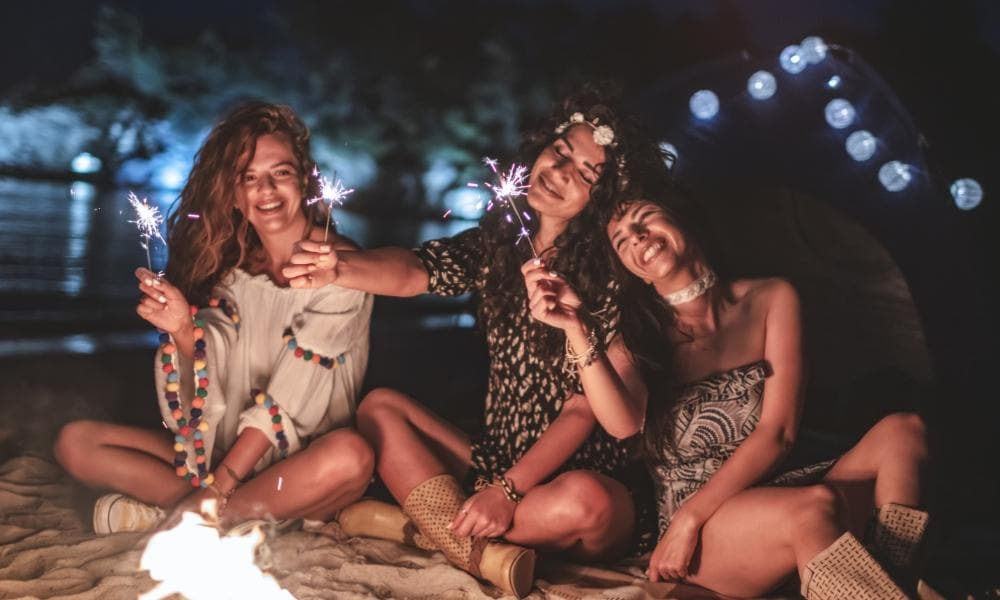 Amiche in spiaggia Grecia | Eden Viaggi
