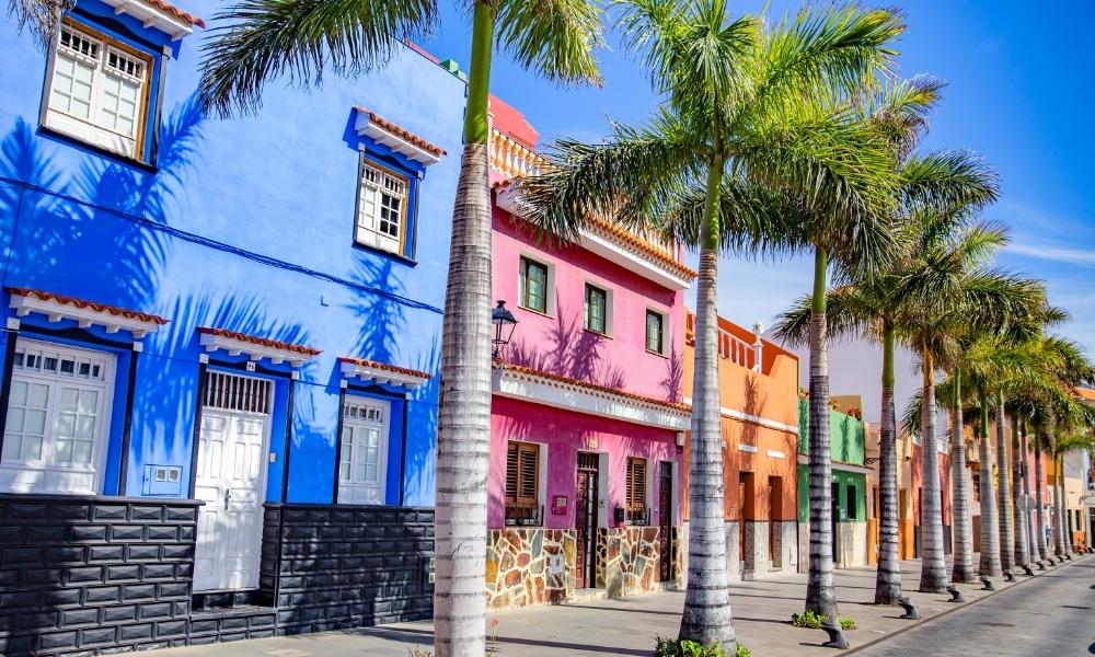 Santa Cruz Tenerife, case colarate | Eden Viaggi 